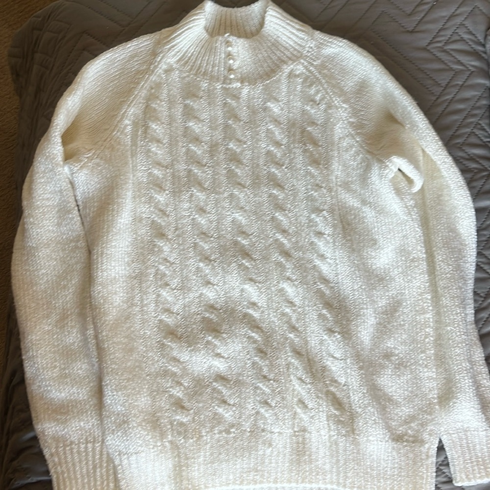Karen Scott sweater p/small. Tag was cut out. In Great condition